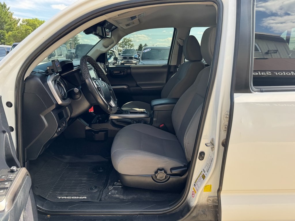2018 Toyota Tacoma SR5 V6 photo 14