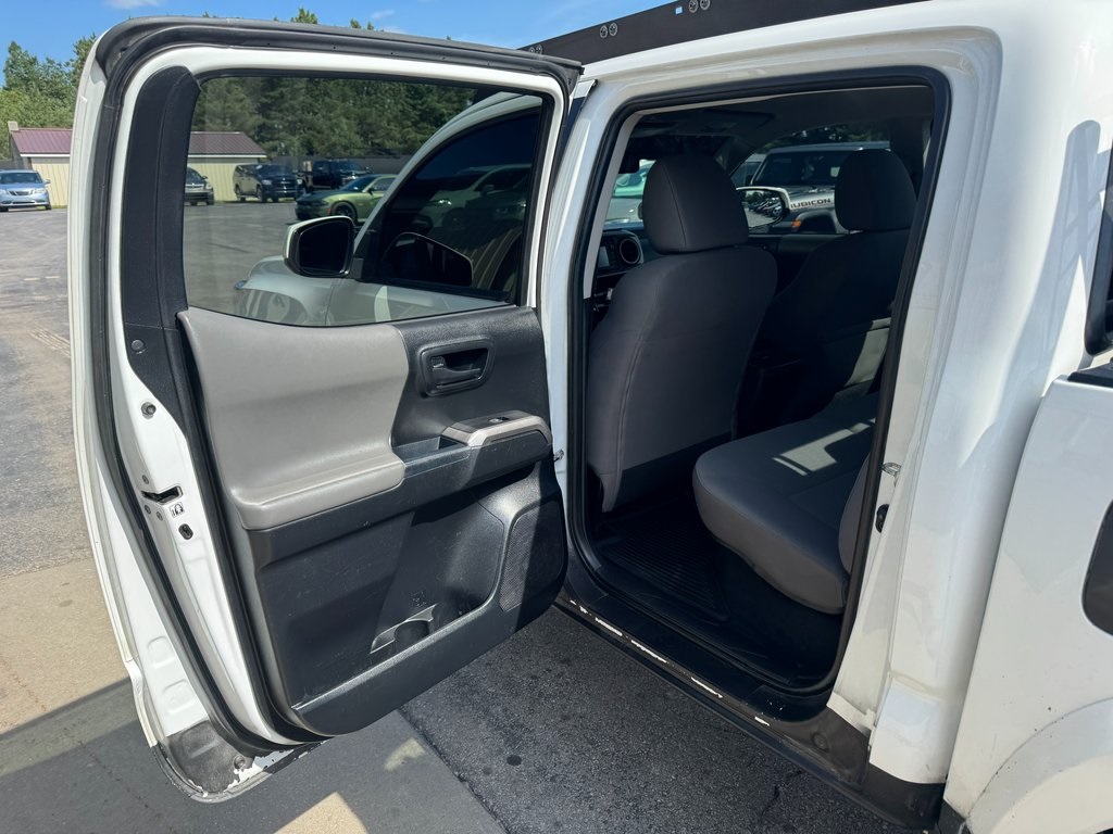 2018 Toyota Tacoma SR5 V6 photo 25