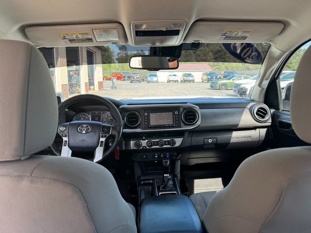 2018 Toyota Tacoma SR5 V6 photo 28