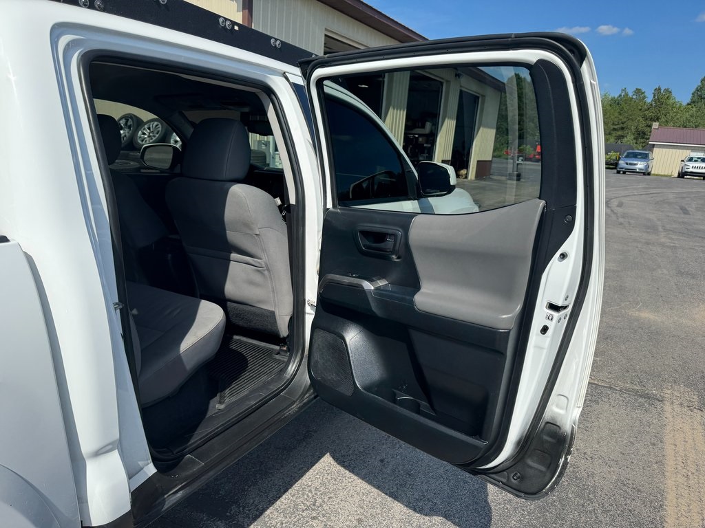 2018 Toyota Tacoma SR5 V6 photo 31