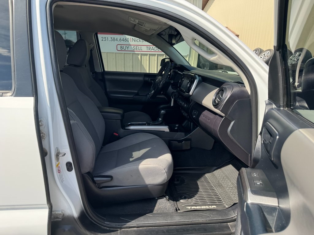 2018 Toyota Tacoma SR5 V6 photo 37