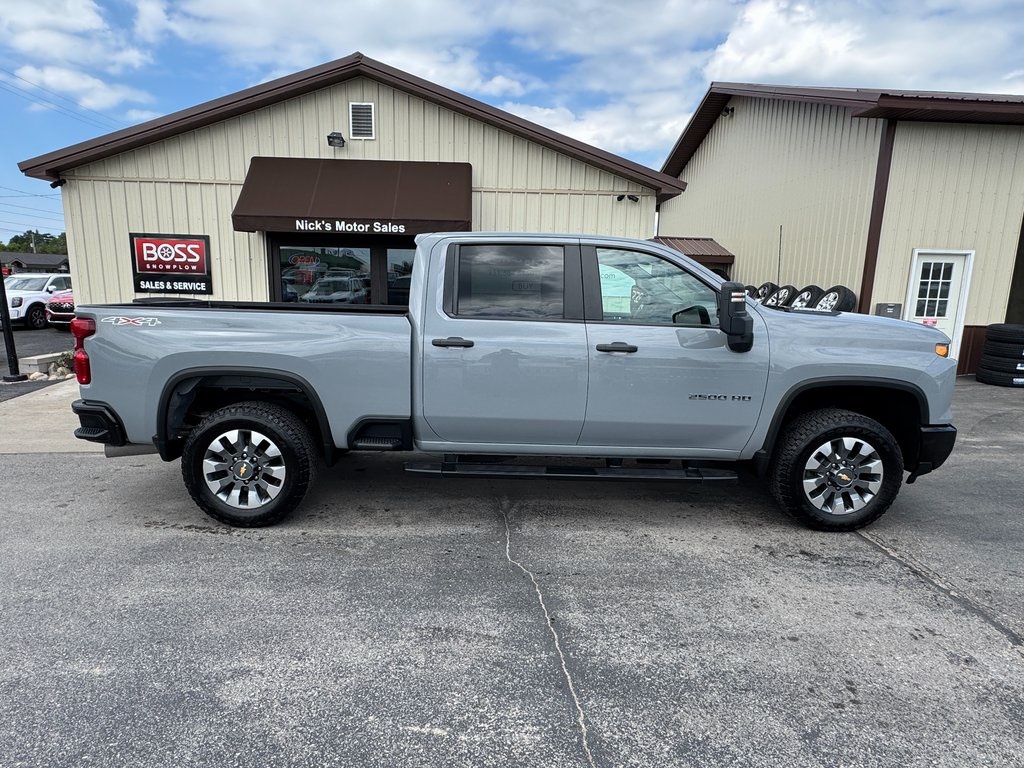 2024 Chevrolet Silverado 2500HD Custom photo 2