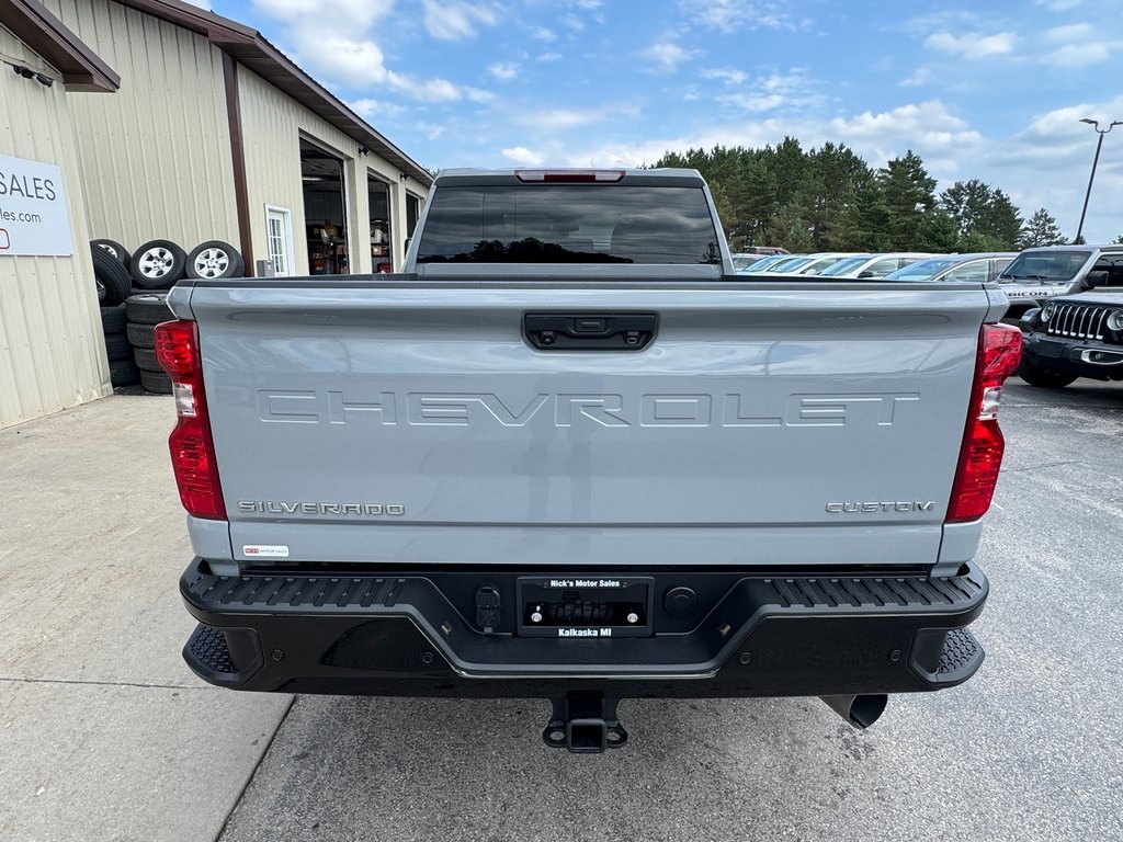 2024 Chevrolet Silverado 2500HD Custom photo 4