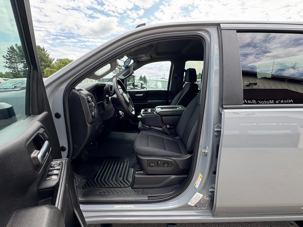 2024 Chevrolet Silverado 2500HD Custom photo 13