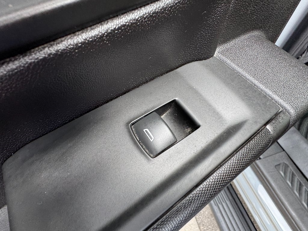 2024 Chevrolet Silverado 2500HD Custom photo 24