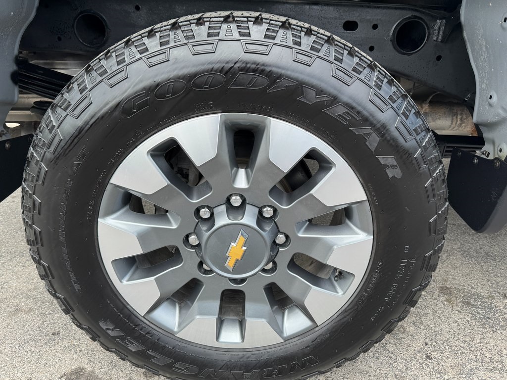 2024 Chevrolet Silverado 2500HD Custom photo 37