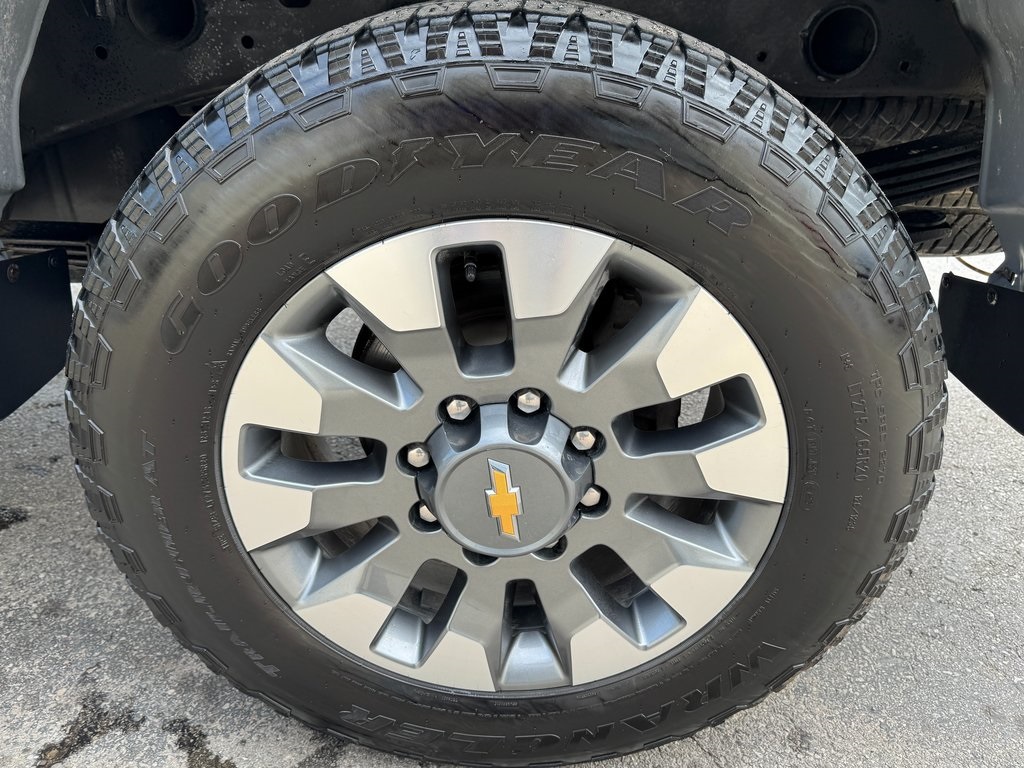 2024 Chevrolet Silverado 2500HD Custom photo 38