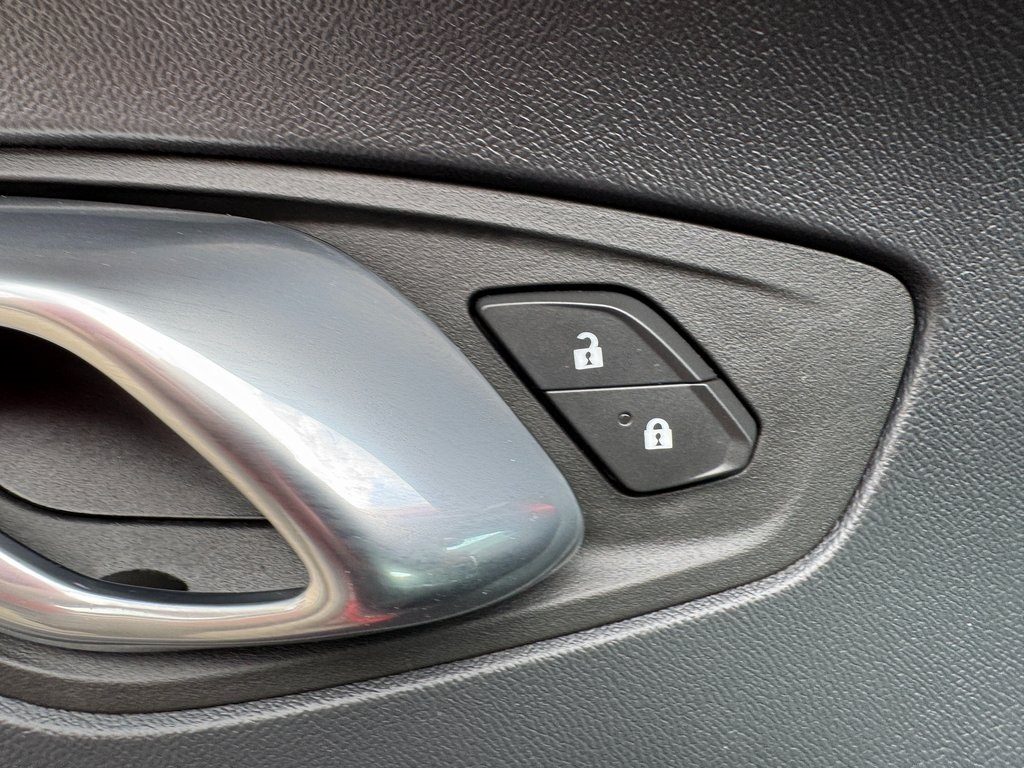 2023 Chevrolet Camaro LT1 photo 13