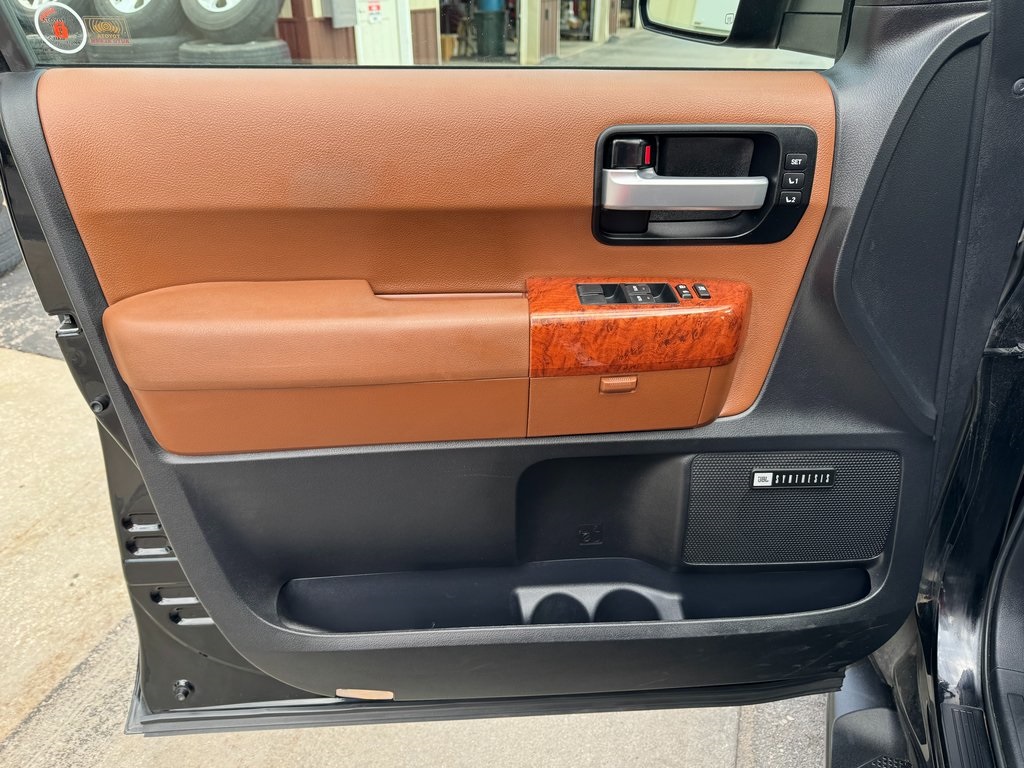 2018 Toyota Sequoia Platinum photo 9