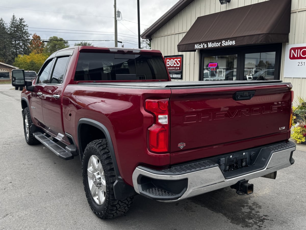 Photo 4 of this Chevrolet Silverado 2500HD