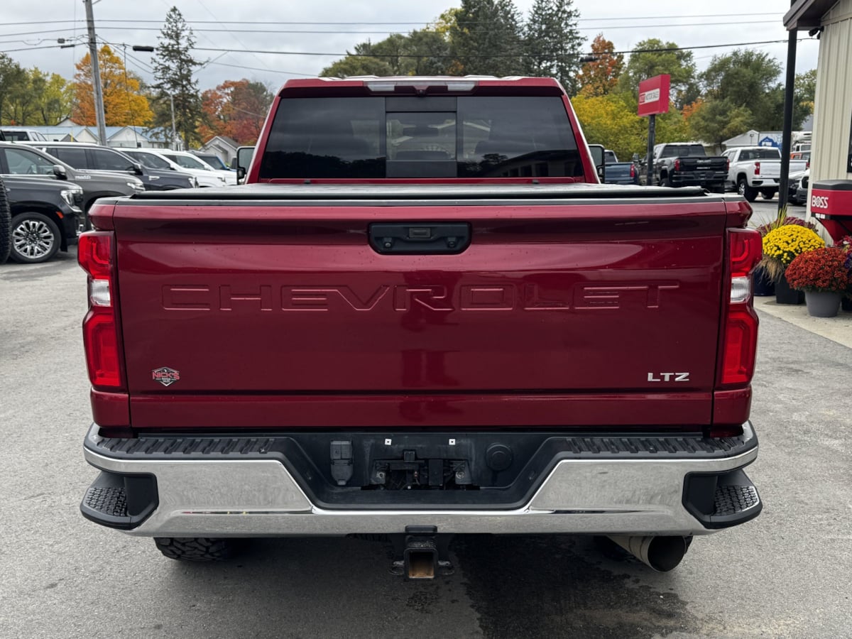 Photo 5 of this Chevrolet Silverado 2500HD