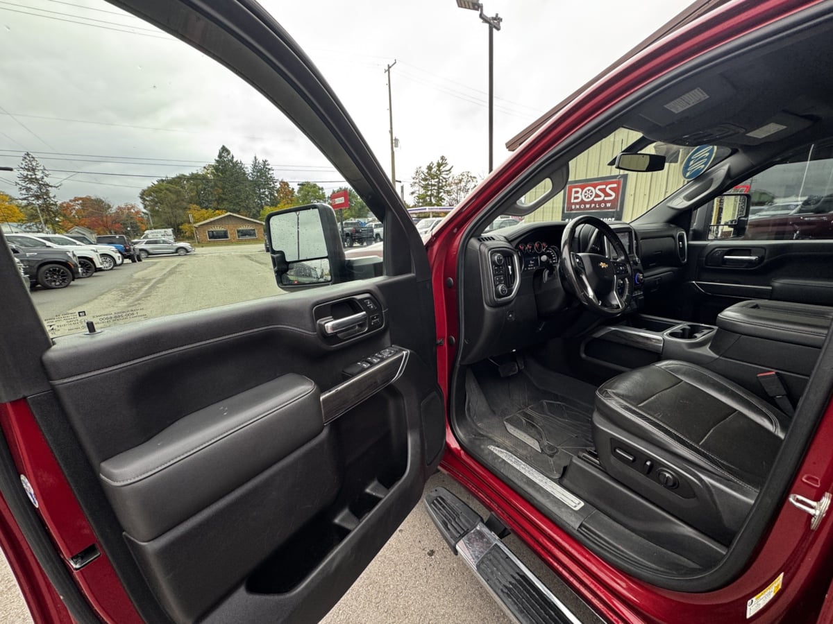Photo 10 of this Chevrolet Silverado 2500HD