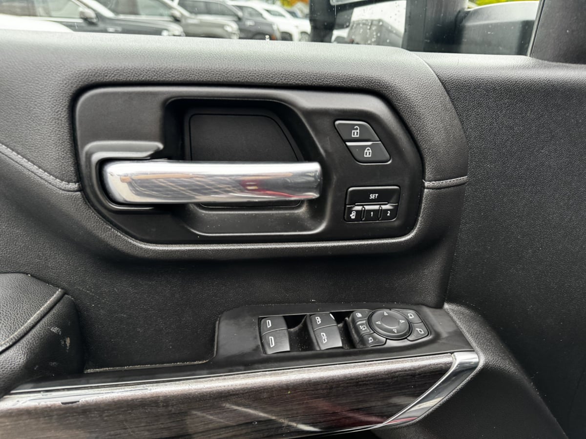 Photo 12 of this Chevrolet Silverado 2500HD