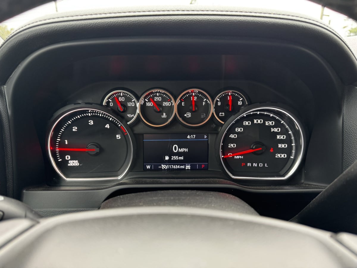 Photo 16 of this Chevrolet Silverado 2500HD