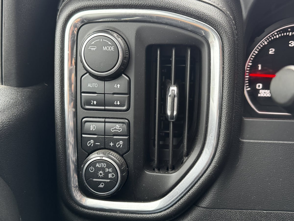 Photo 17 of this Chevrolet Silverado 2500HD
