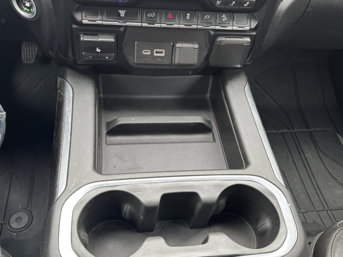 Photo 21 of this Chevrolet Silverado 2500HD