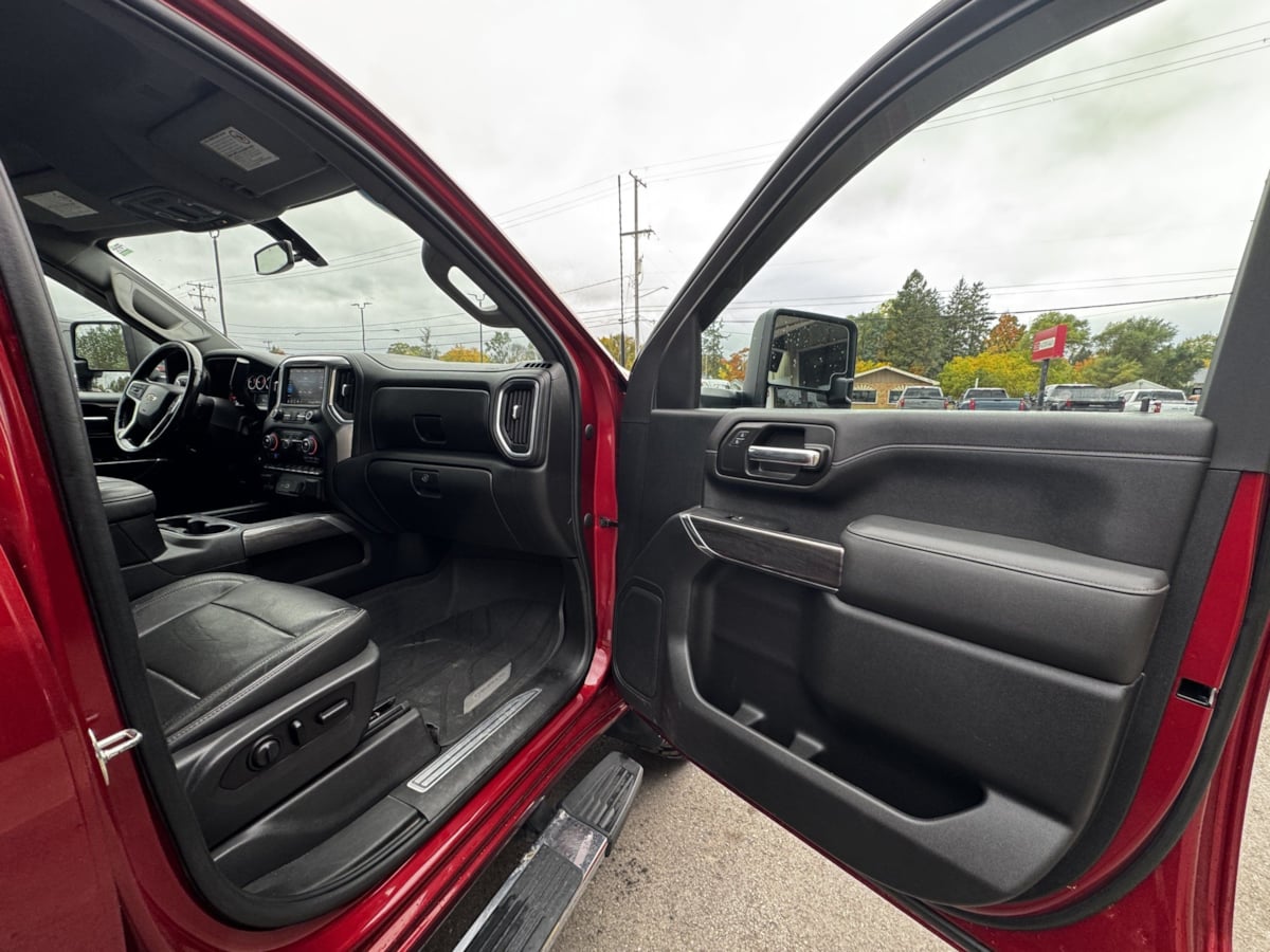Photo 26 of this Chevrolet Silverado 2500HD