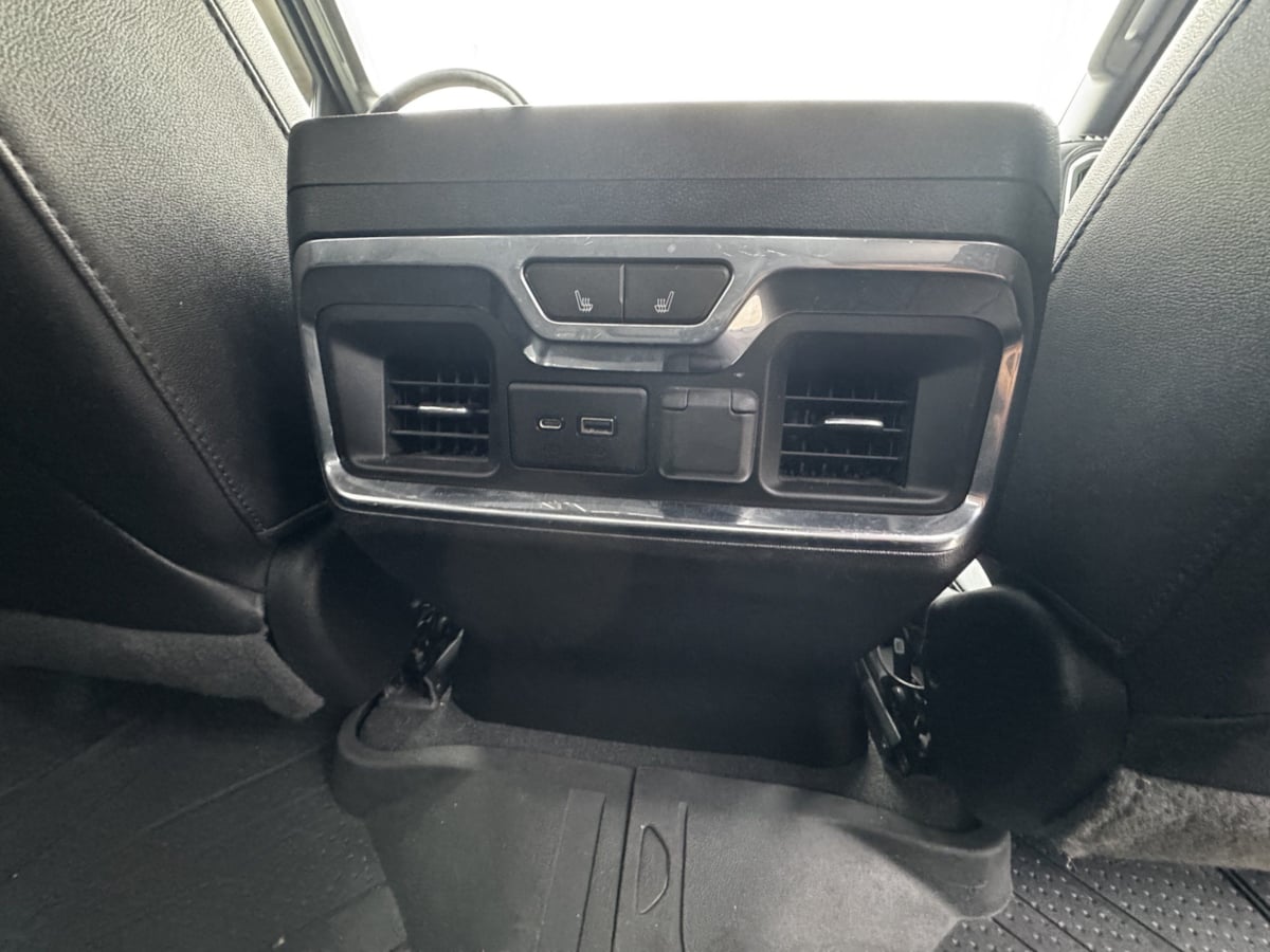 Photo 37 of this Chevrolet Silverado 2500HD