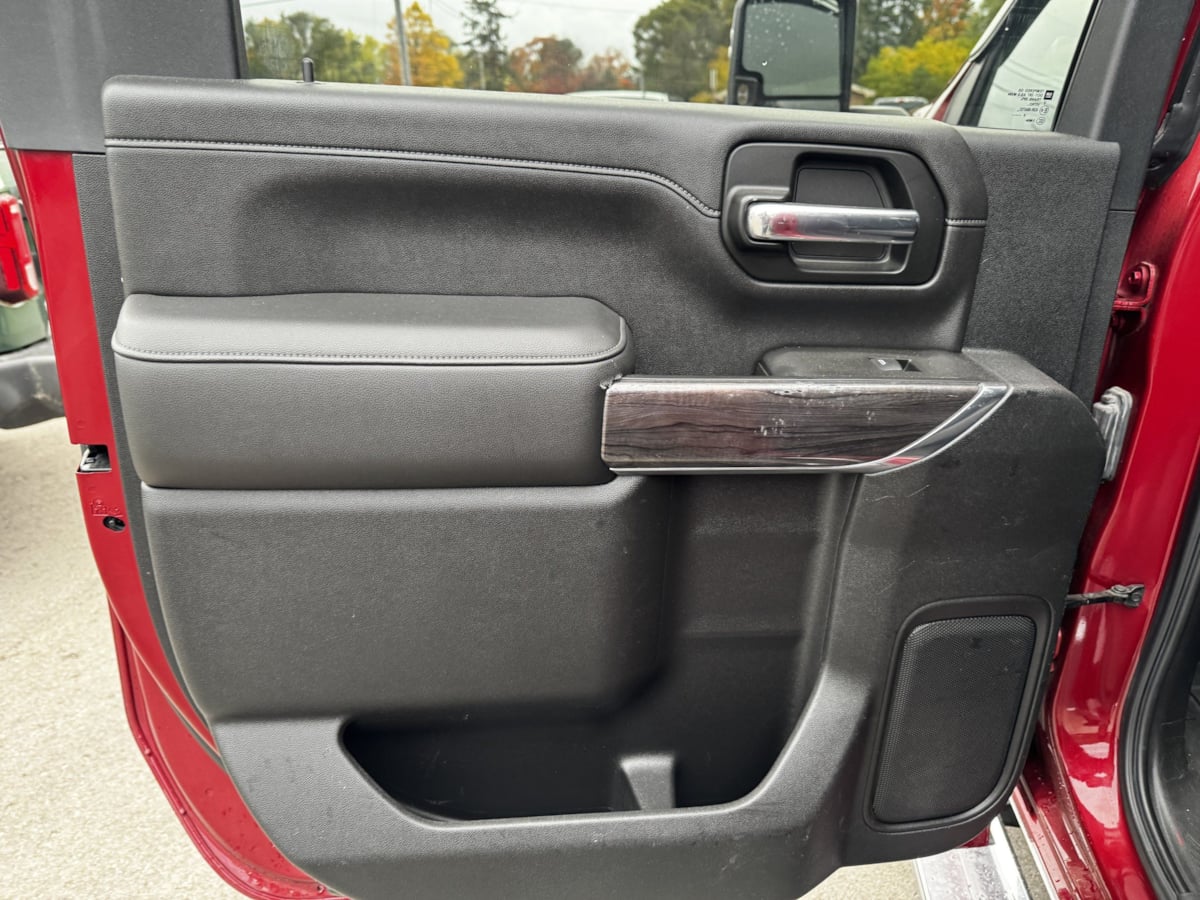 Photo 40 of this Chevrolet Silverado 2500HD