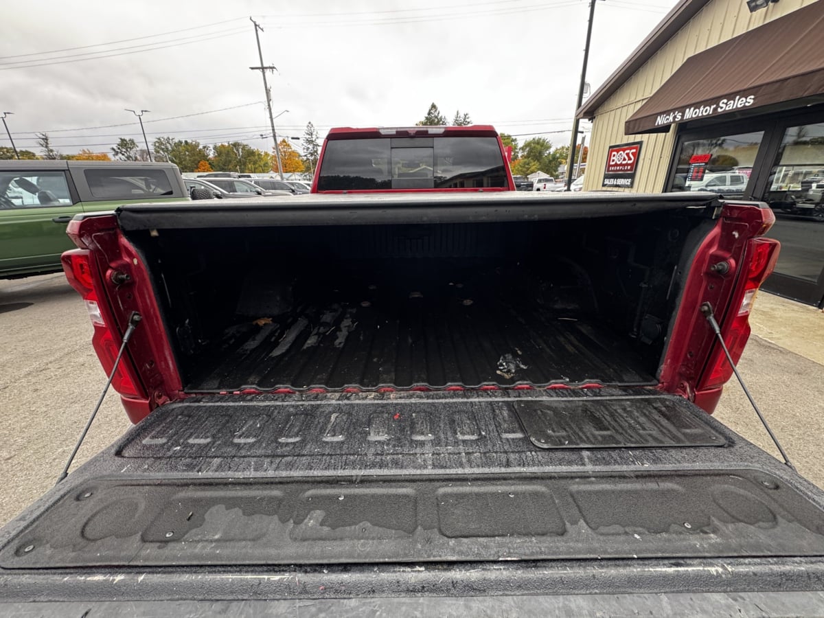Photo 43 of this Chevrolet Silverado 2500HD