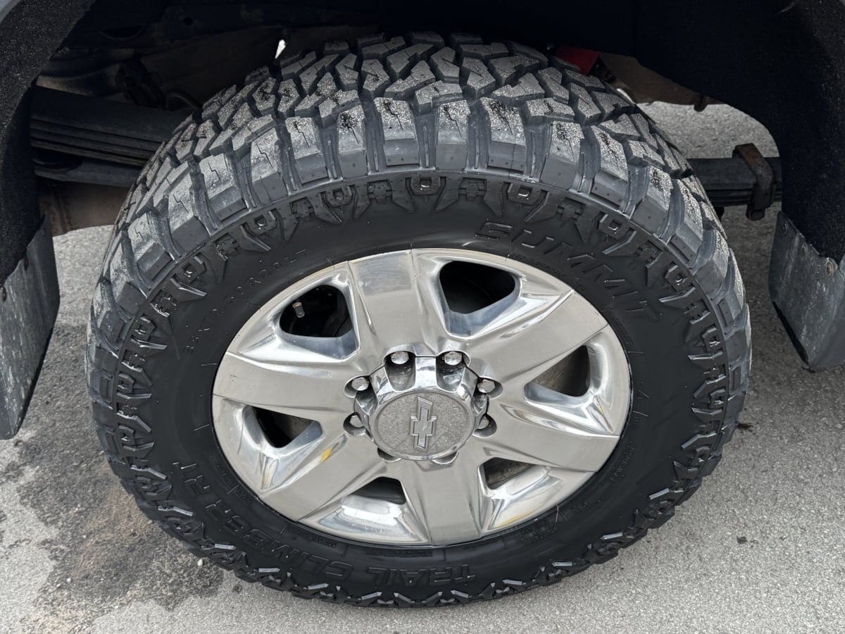 Photo 48 of this Chevrolet Silverado 2500HD