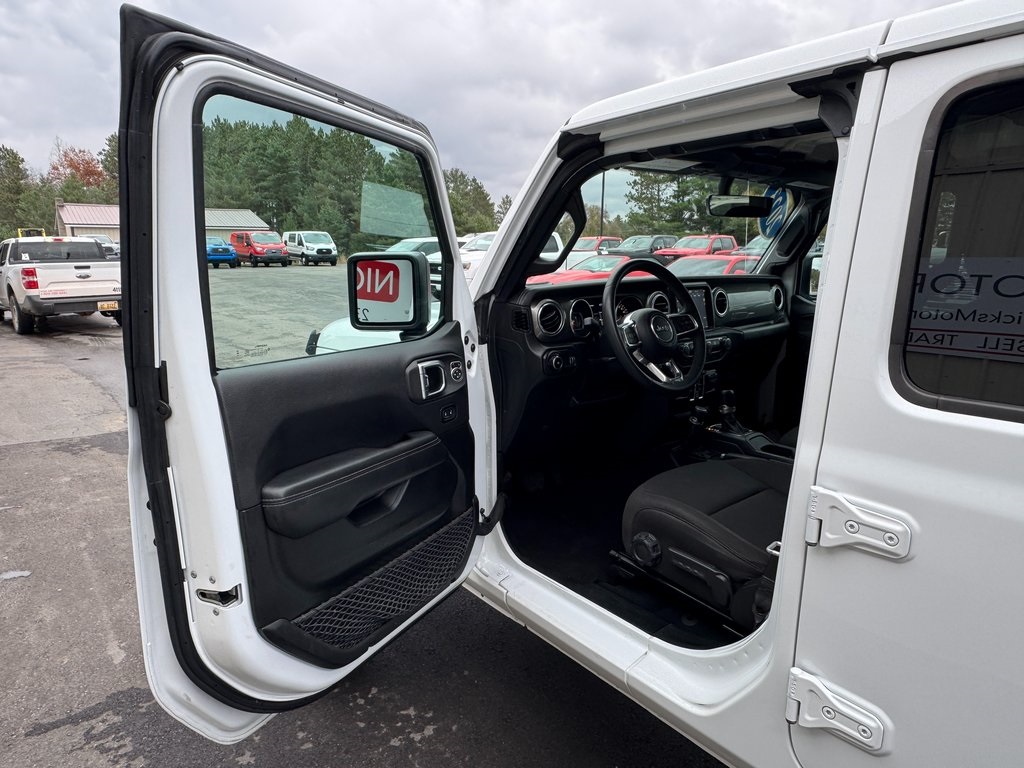 2023 Jeep Wrangler Sahara photo 3