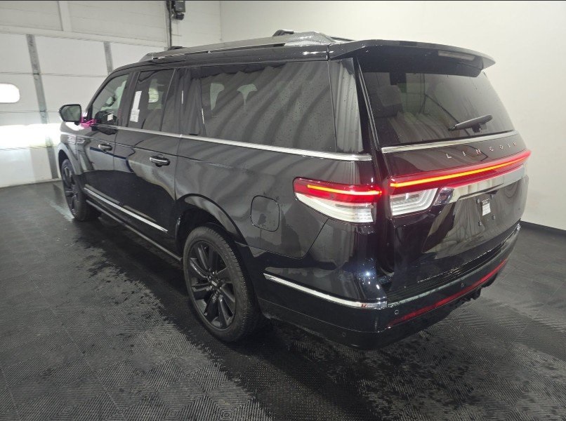 2022 Lincoln Navigator L Reserve photo 2