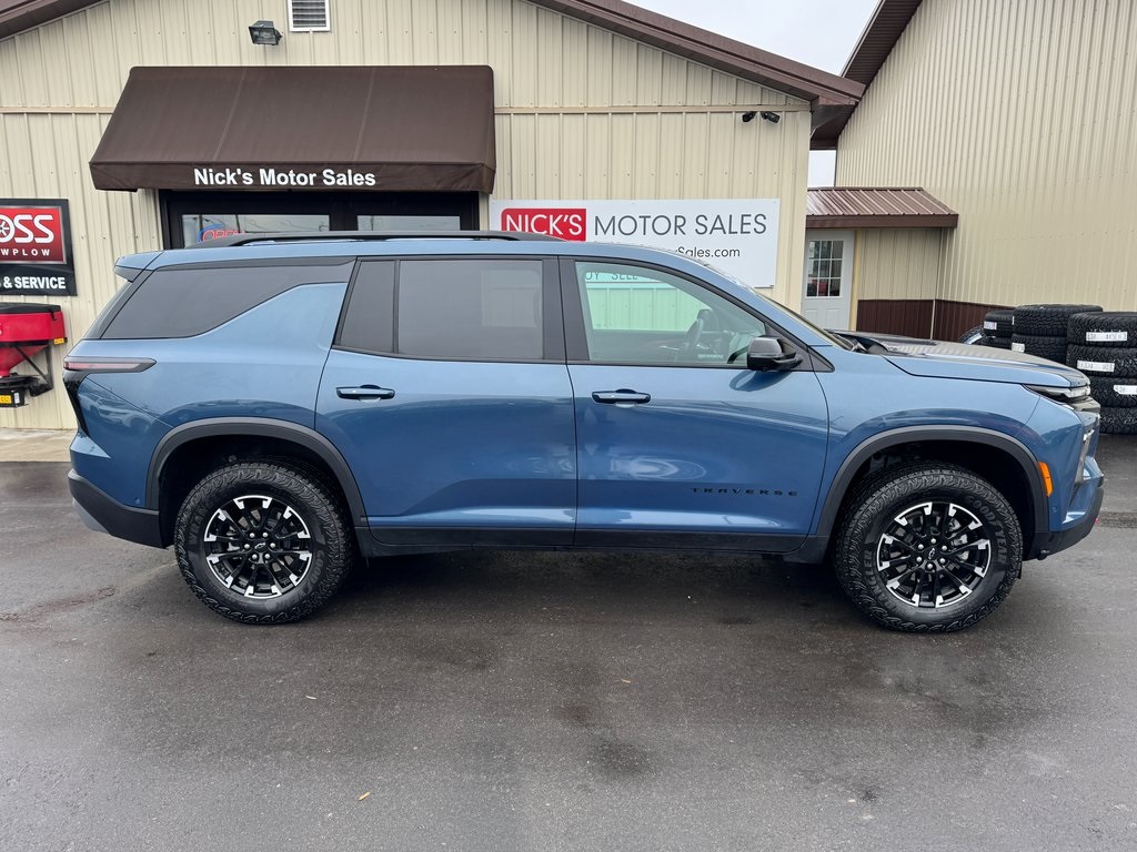 2024 Chevrolet Traverse Z71 photo 2