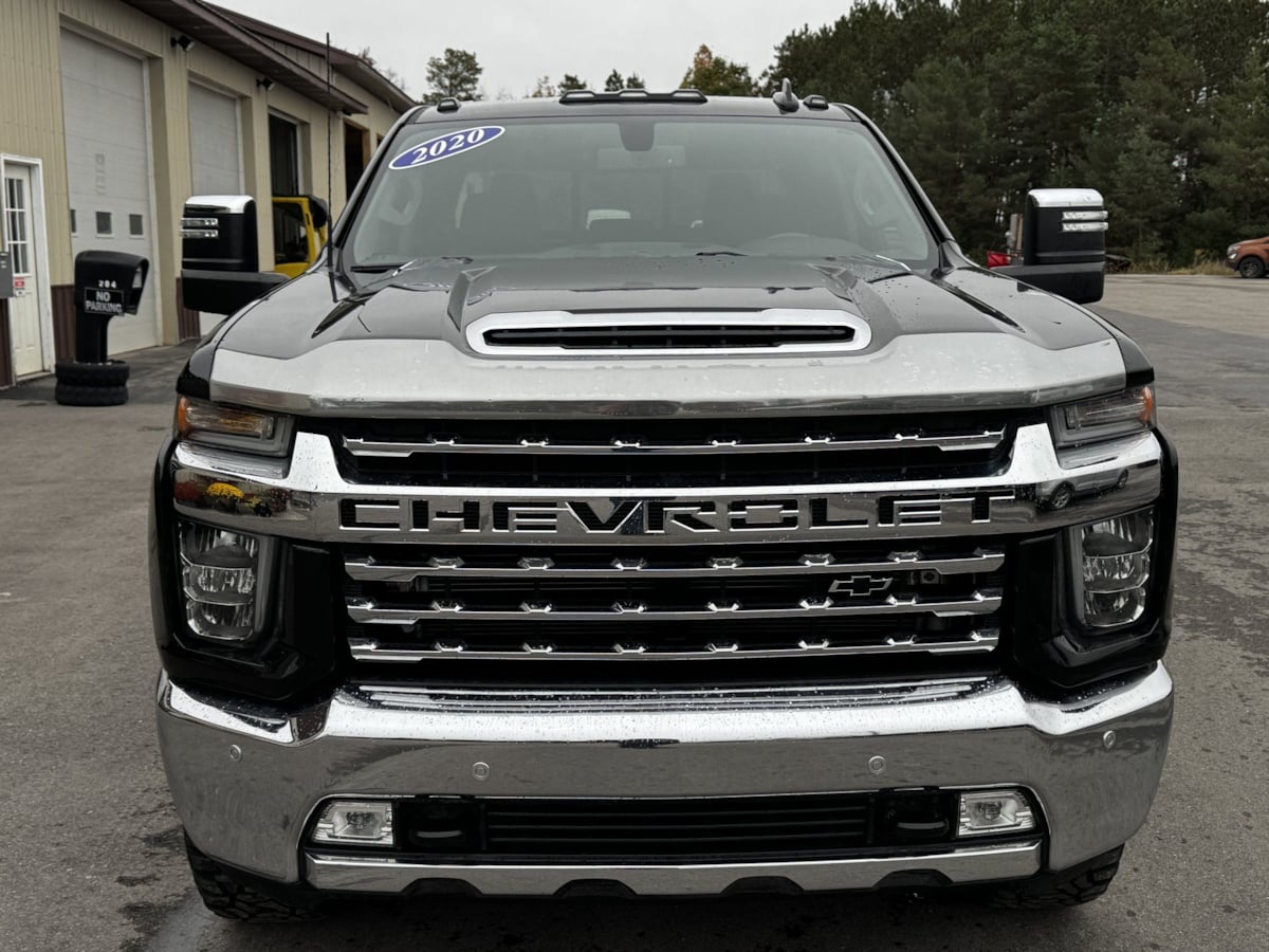 Photo 9 of this Chevrolet Silverado 2500HD