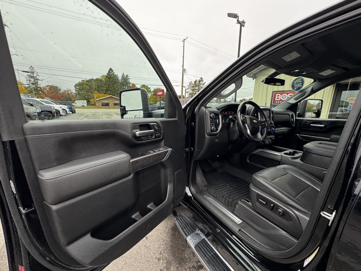 Photo 10 of this Chevrolet Silverado 2500HD