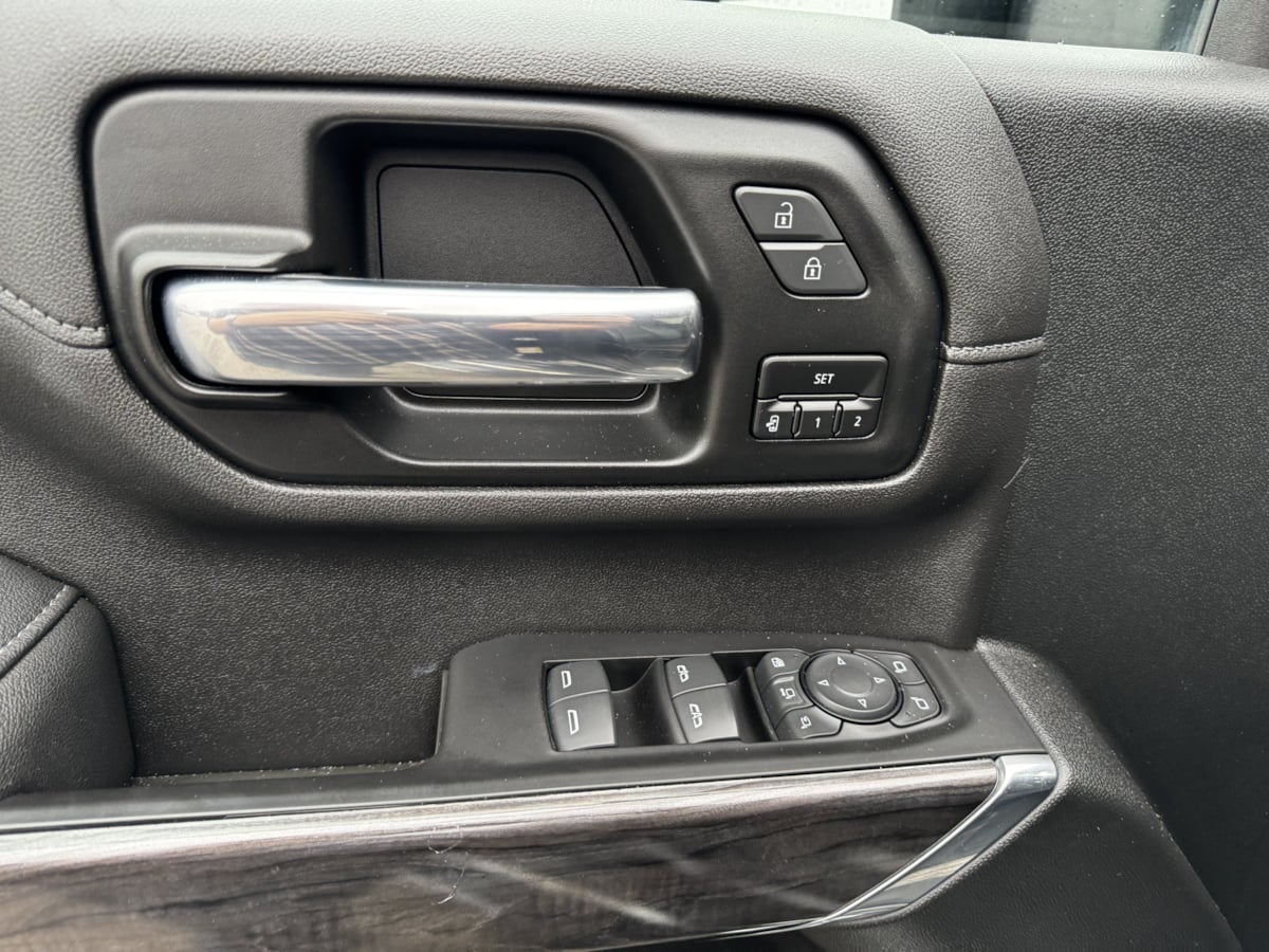 Photo 12 of this Chevrolet Silverado 2500HD