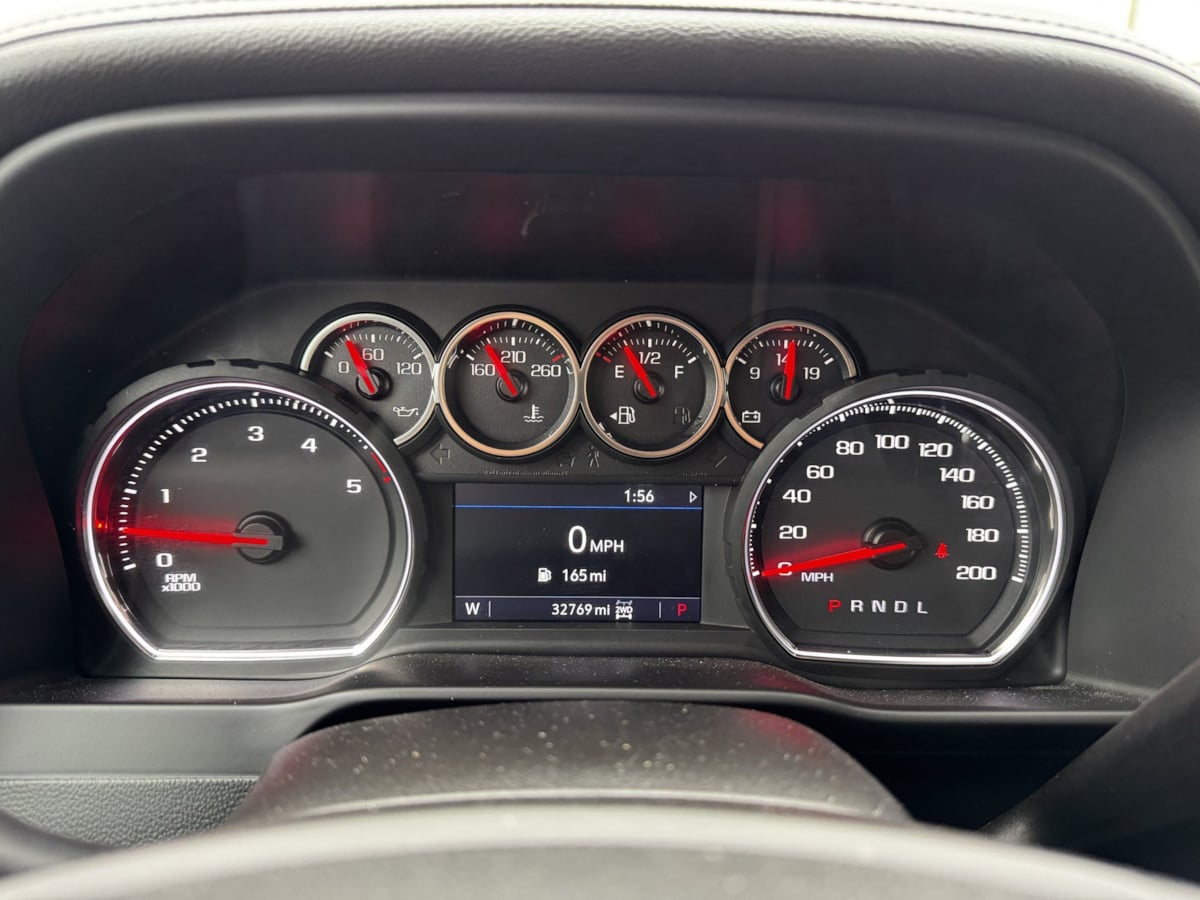 Photo 16 of this Chevrolet Silverado 2500HD