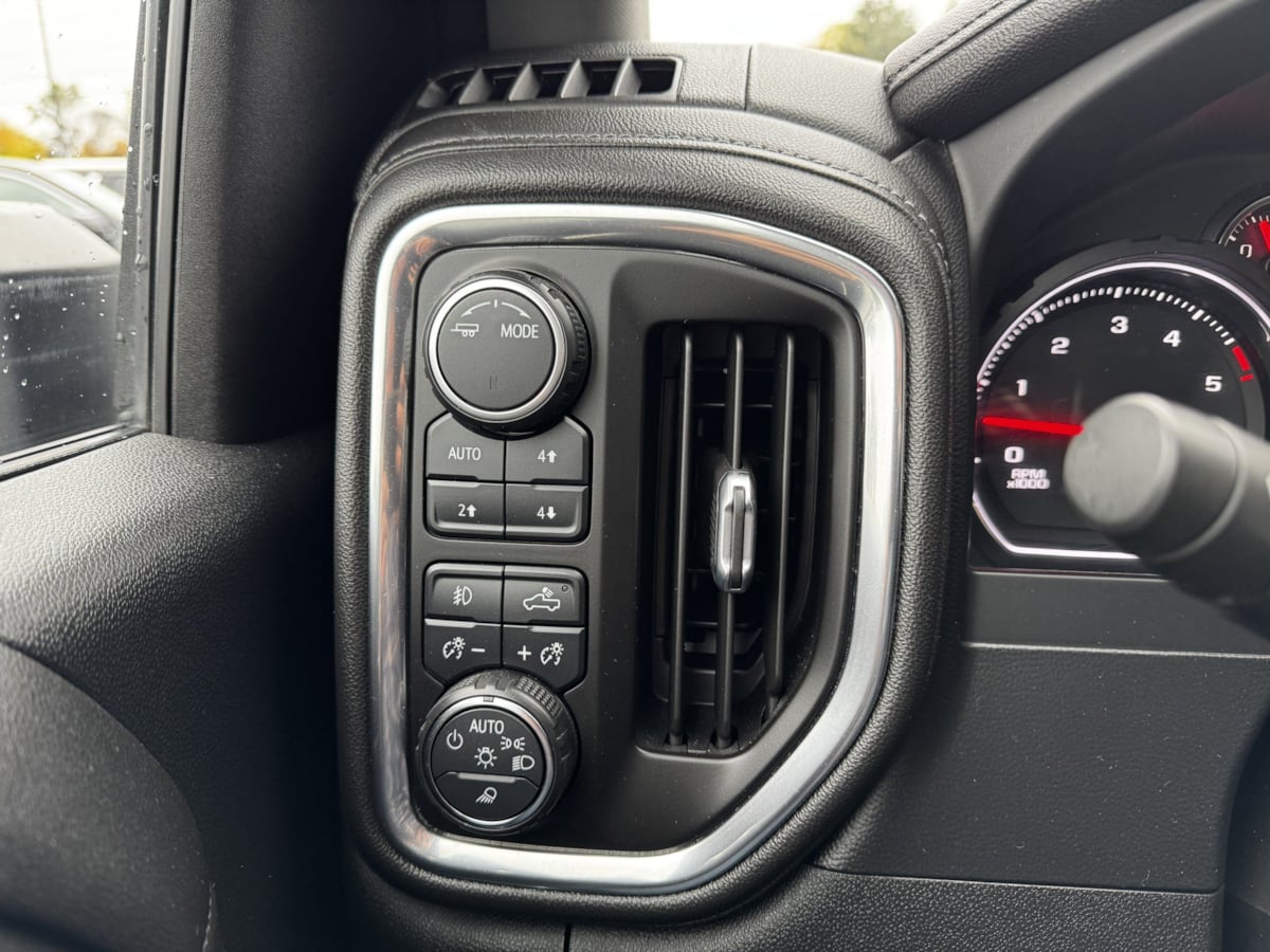 Photo 17 of this Chevrolet Silverado 2500HD