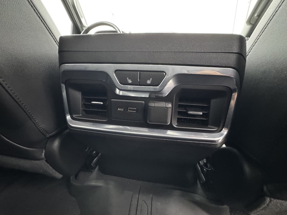 Photo 36 of this Chevrolet Silverado 2500HD