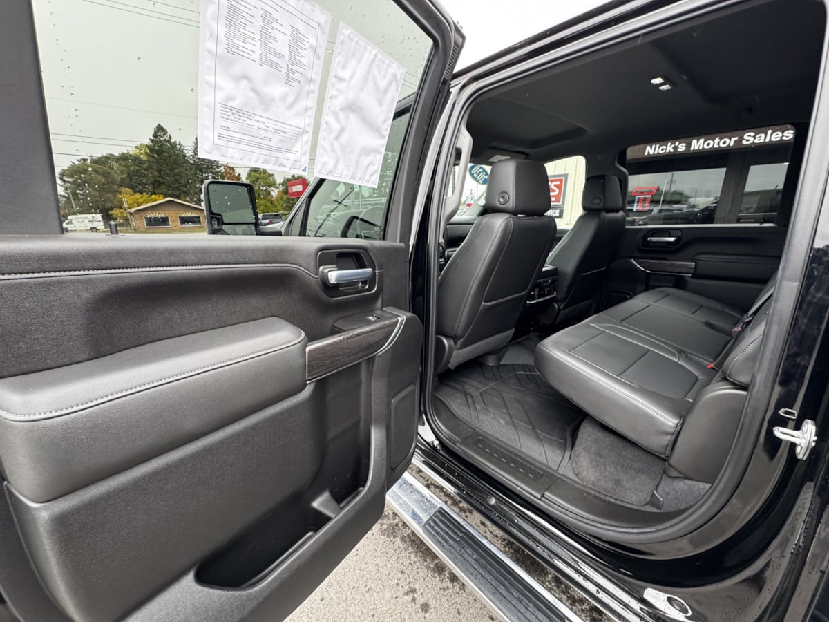 Photo 38 of this Chevrolet Silverado 2500HD