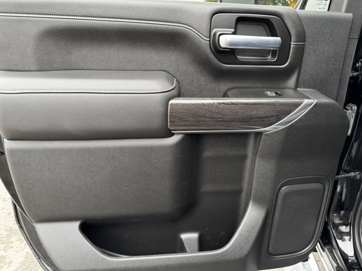 Photo 39 of this Chevrolet Silverado 2500HD