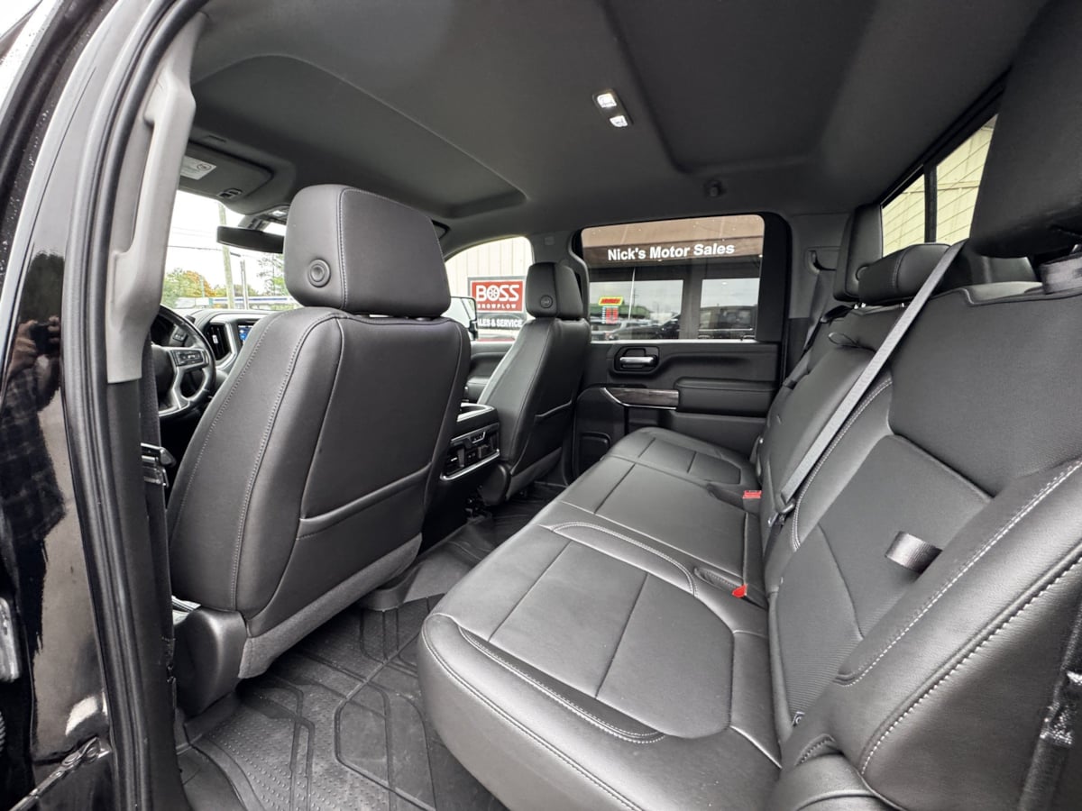 Photo 40 of this Chevrolet Silverado 2500HD