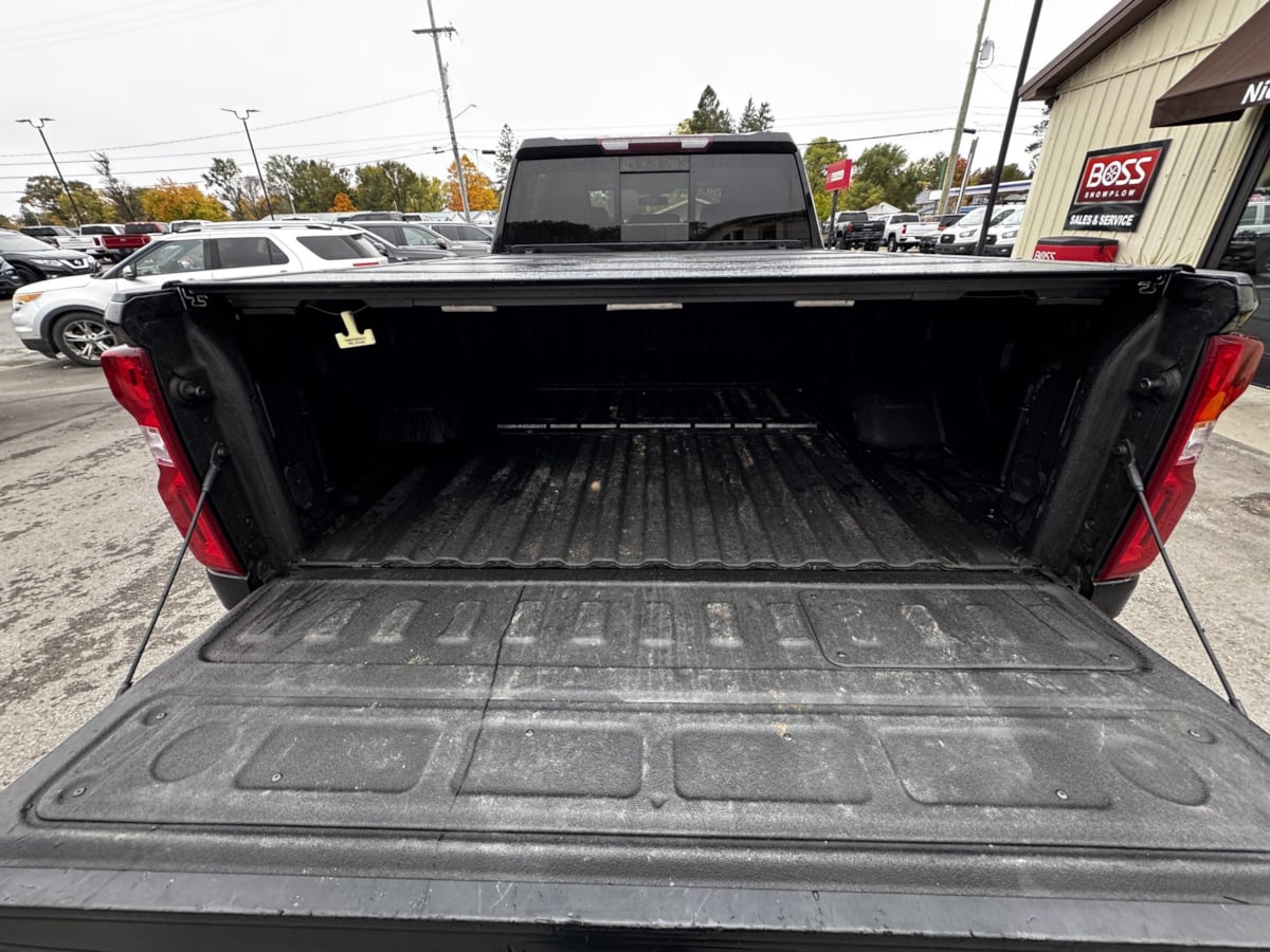Photo 42 of this Chevrolet Silverado 2500HD