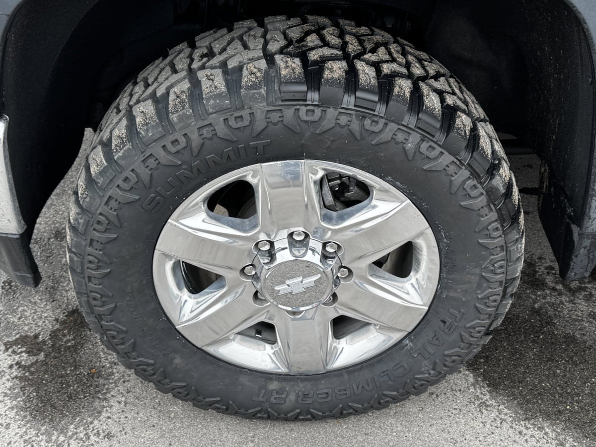 Photo 45 of this Chevrolet Silverado 2500HD