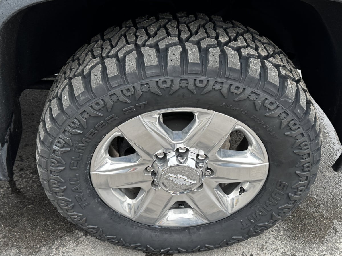 Photo 48 of this Chevrolet Silverado 2500HD