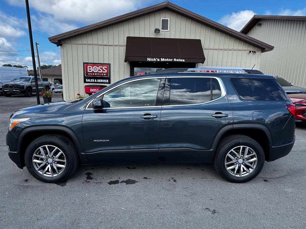 GMC Acadia photo 2