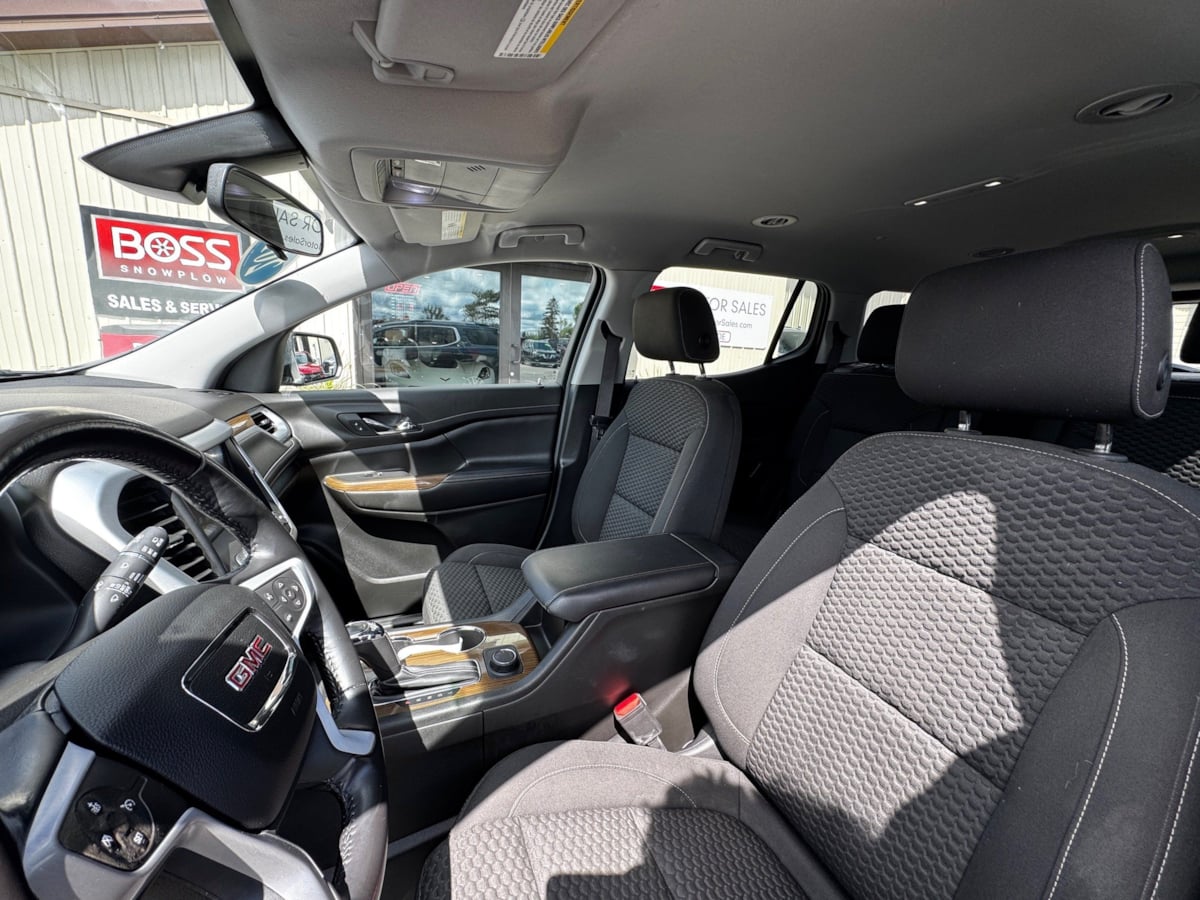 GMC Acadia photo 3
