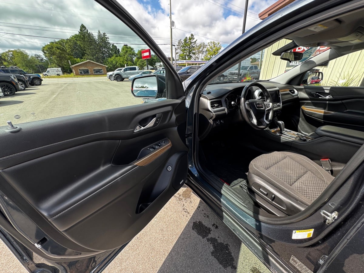 GMC Acadia photo 10