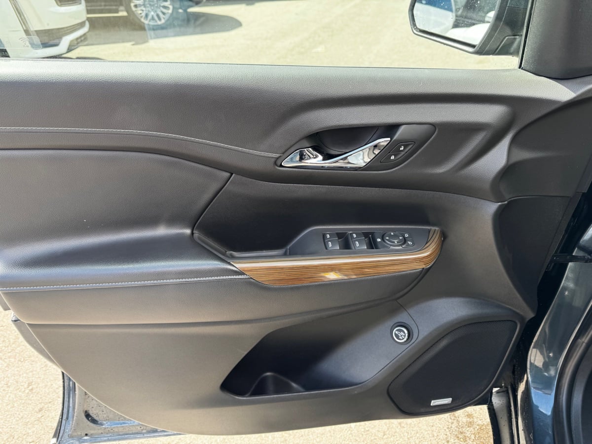 GMC Acadia photo 11