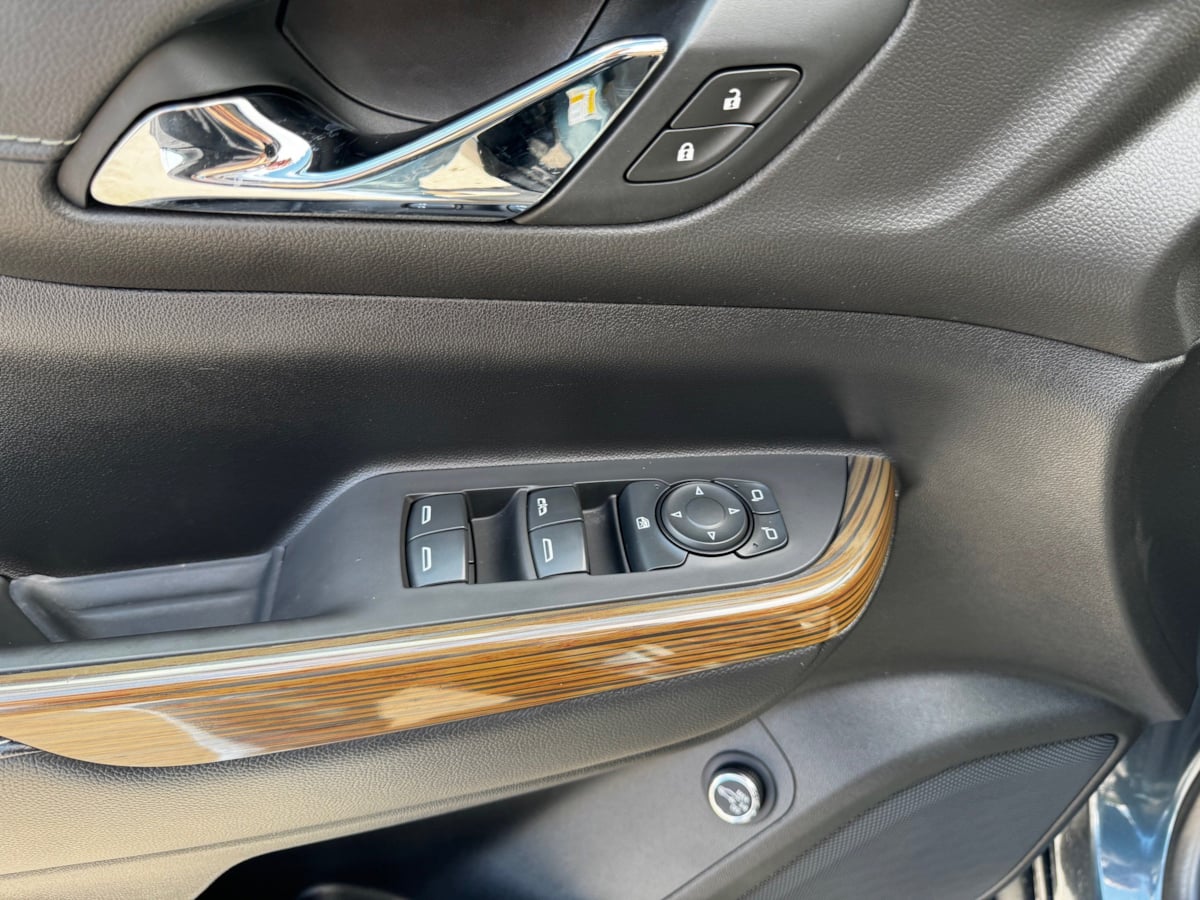 GMC Acadia photo 12