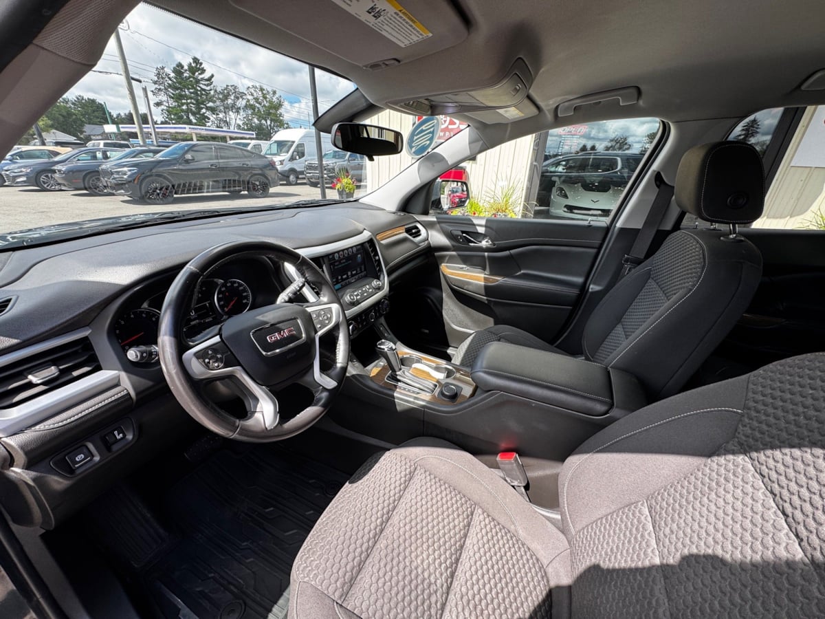 GMC Acadia photo 13
