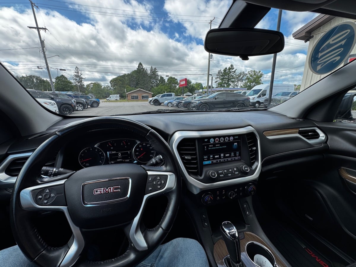 GMC Acadia photo 25