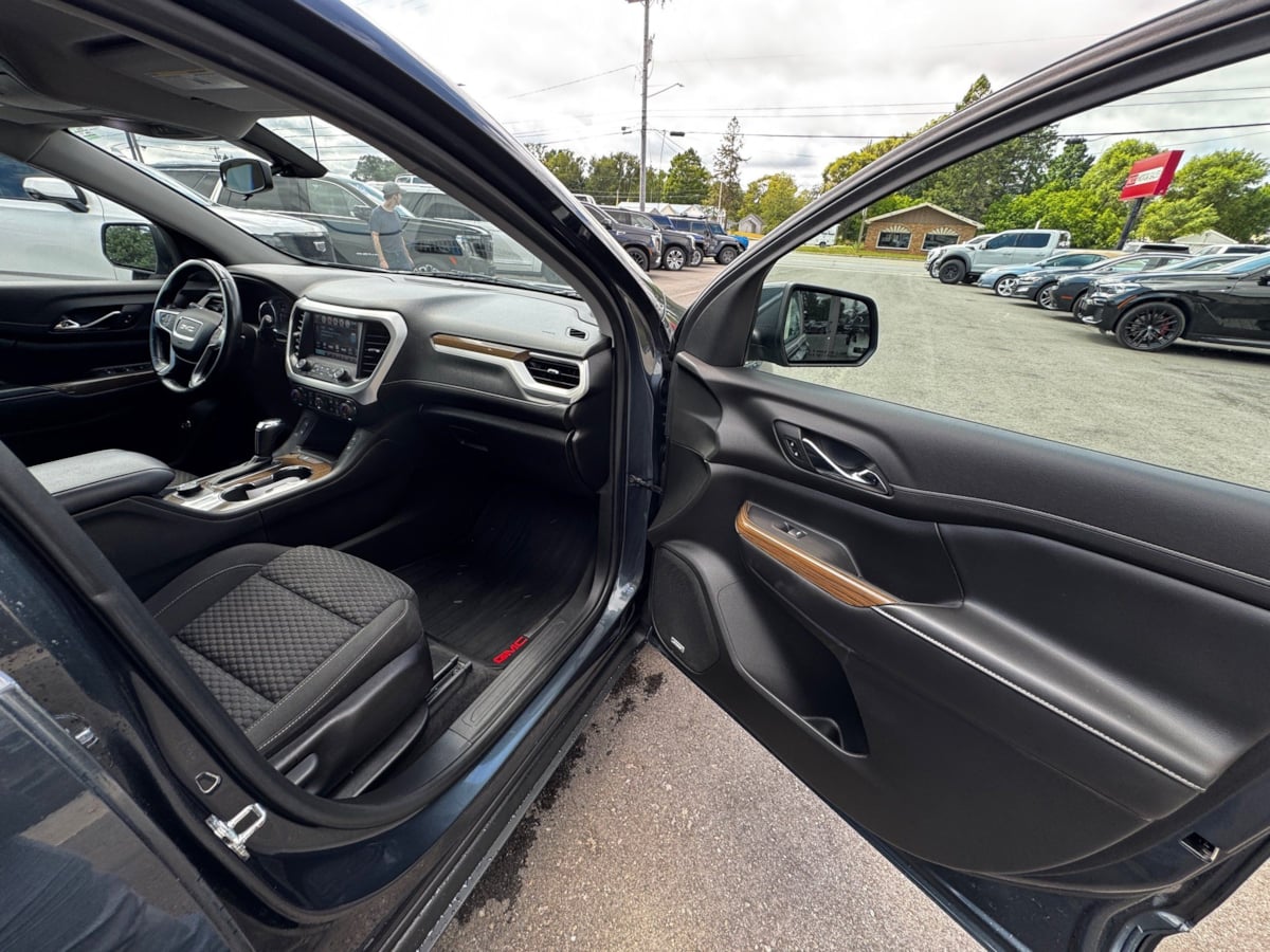 GMC Acadia photo 26