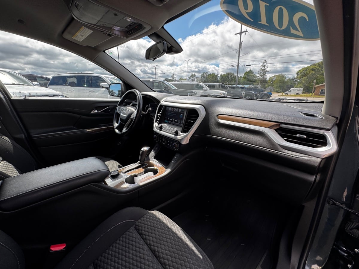 GMC Acadia photo 29