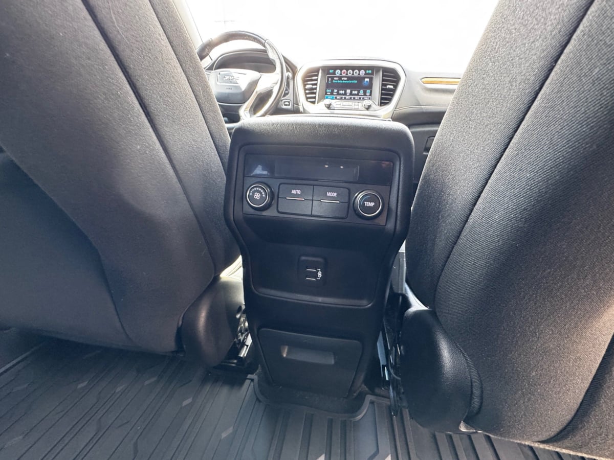 GMC Acadia photo 35